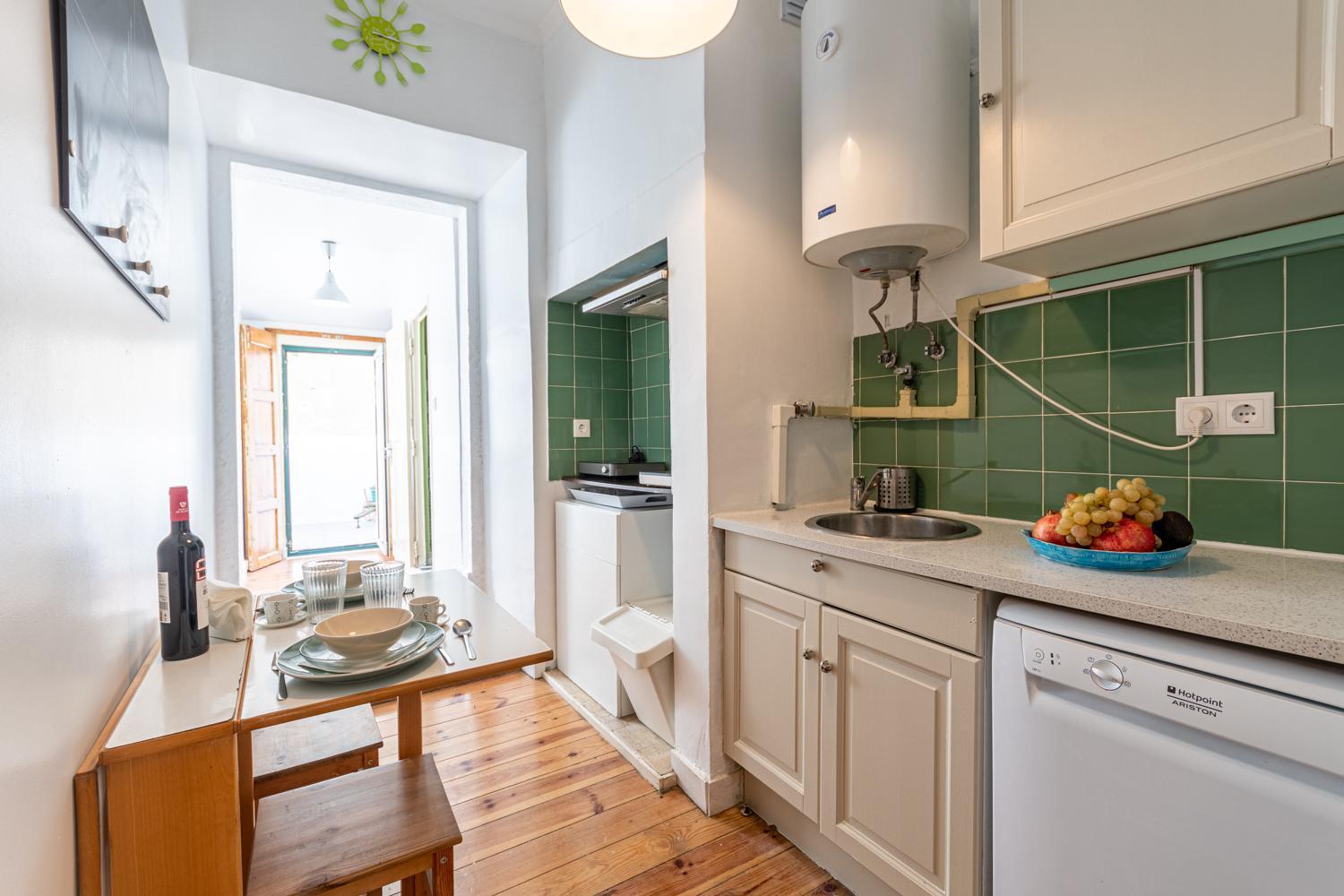 Spacious Apartment With Terrace At Graca Lisboa Exteriör bild